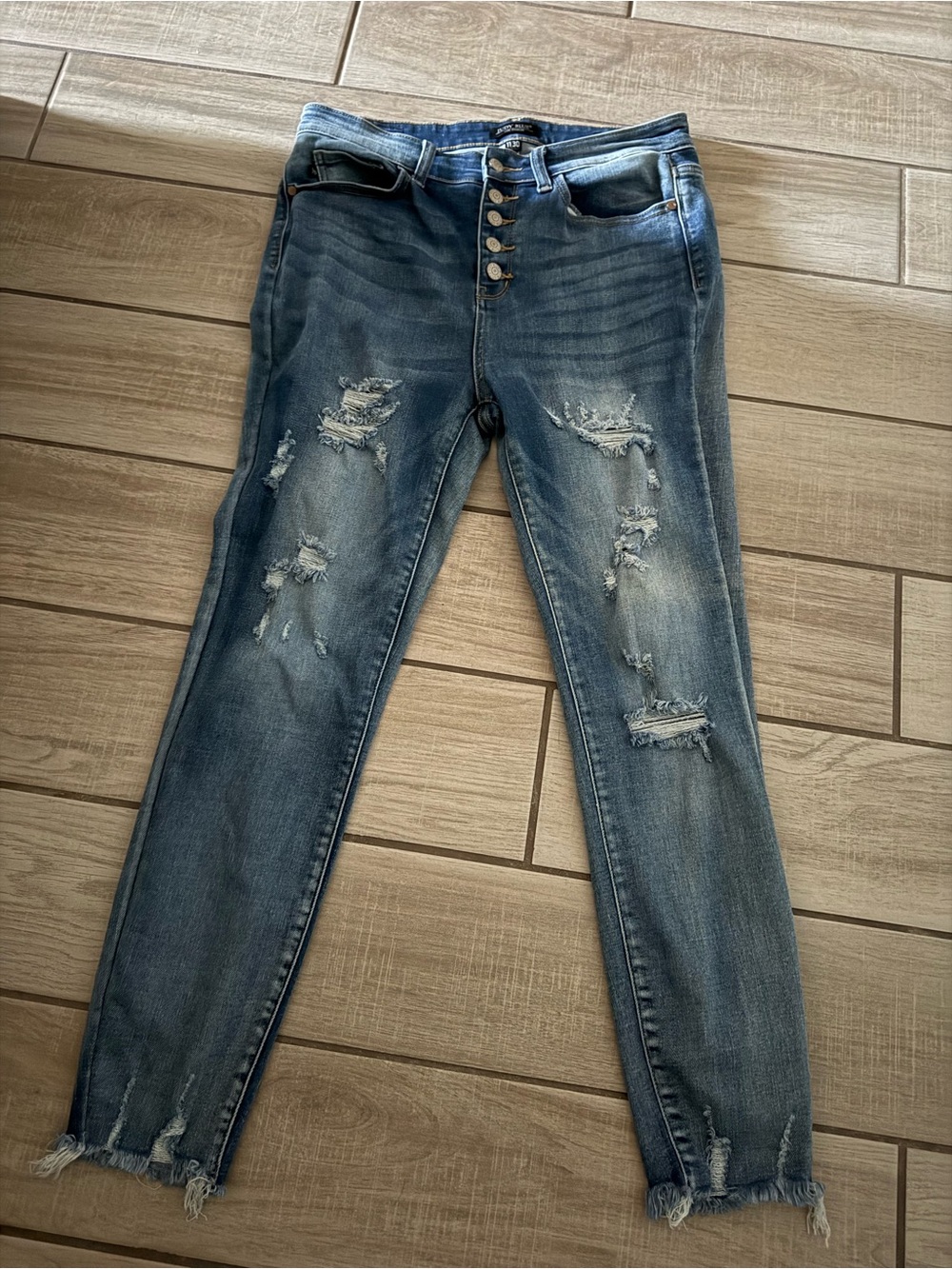 Judy Blue Women's Distressed Skinny Jeans in Medium Blue Wash size 11/30